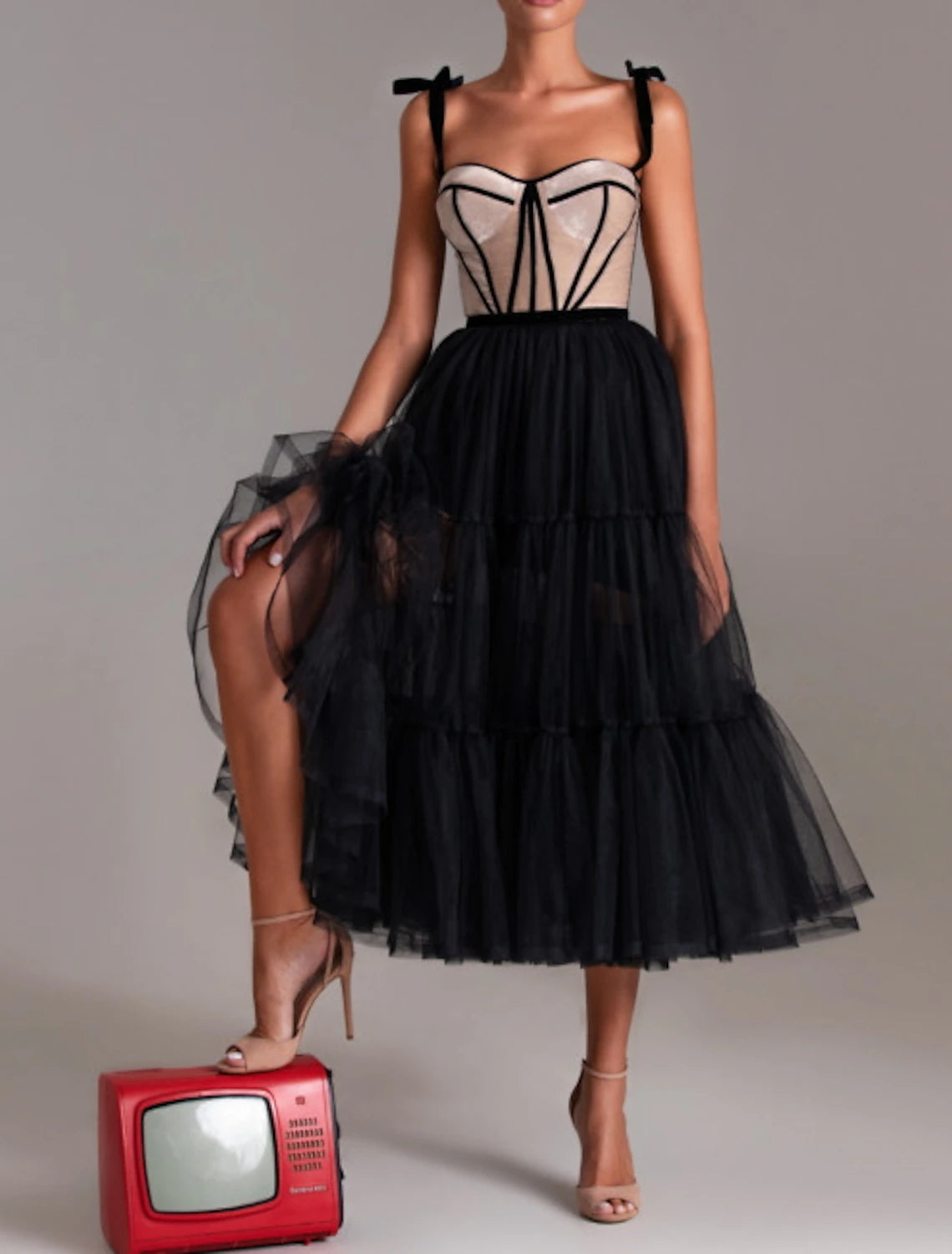 Abiti da cocktail a trapezio, abiti da festa, abiti da cocktail per invitati a matrimoni, lunghezza tè, senza maniche, scollo a cuore, stile Mercoledì Addams, in tulle con pieghe a strati